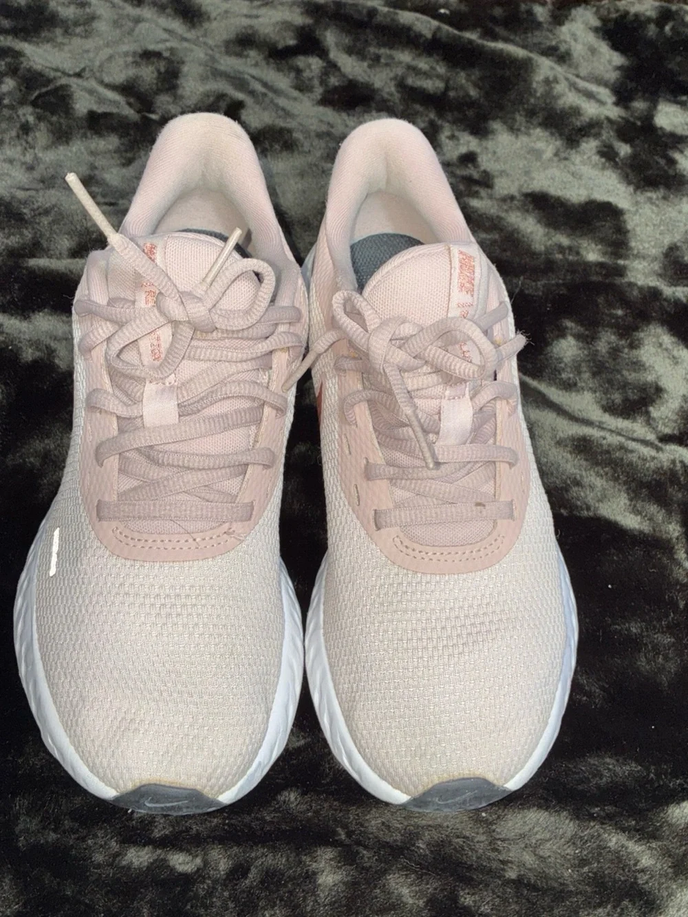 Nike Revolution 5 Womens 7 Running Shoes Pink Rose Gold BQ3207-600 Sneakers